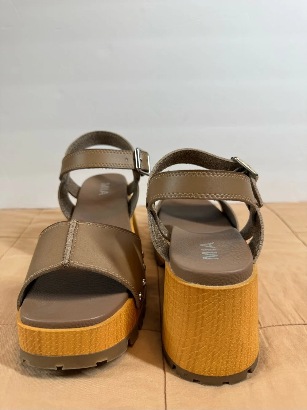 MÍA Brown Leather Block Heel Sandals with Adjustable Ankle Strap